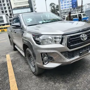 Toyota Hilux 2019 Gray