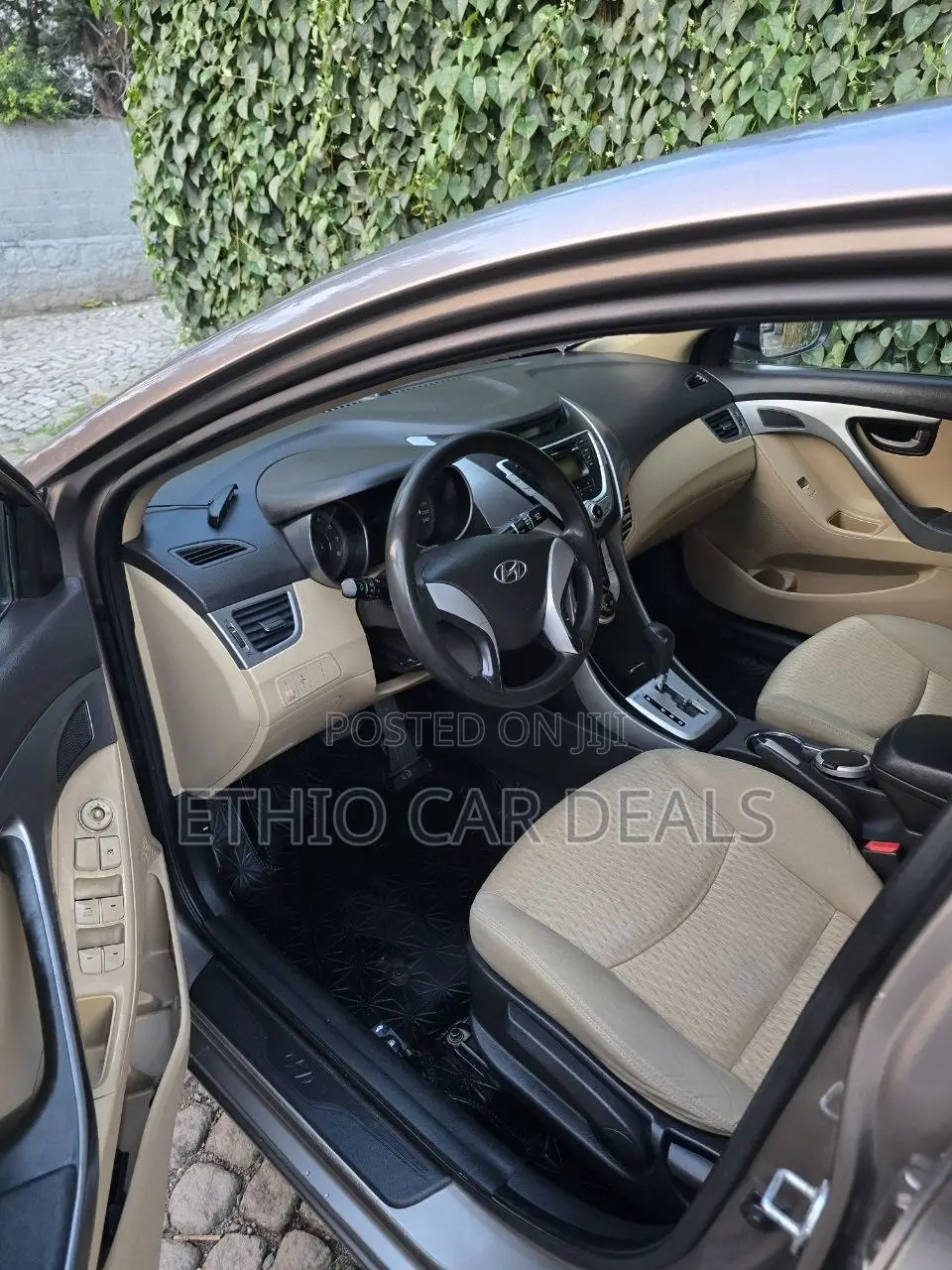 Hyundai Elantra 2011 Brown