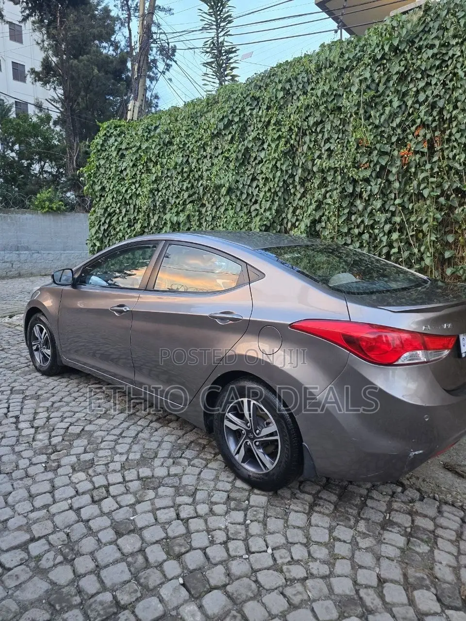 Hyundai Elantra 2011 Brown