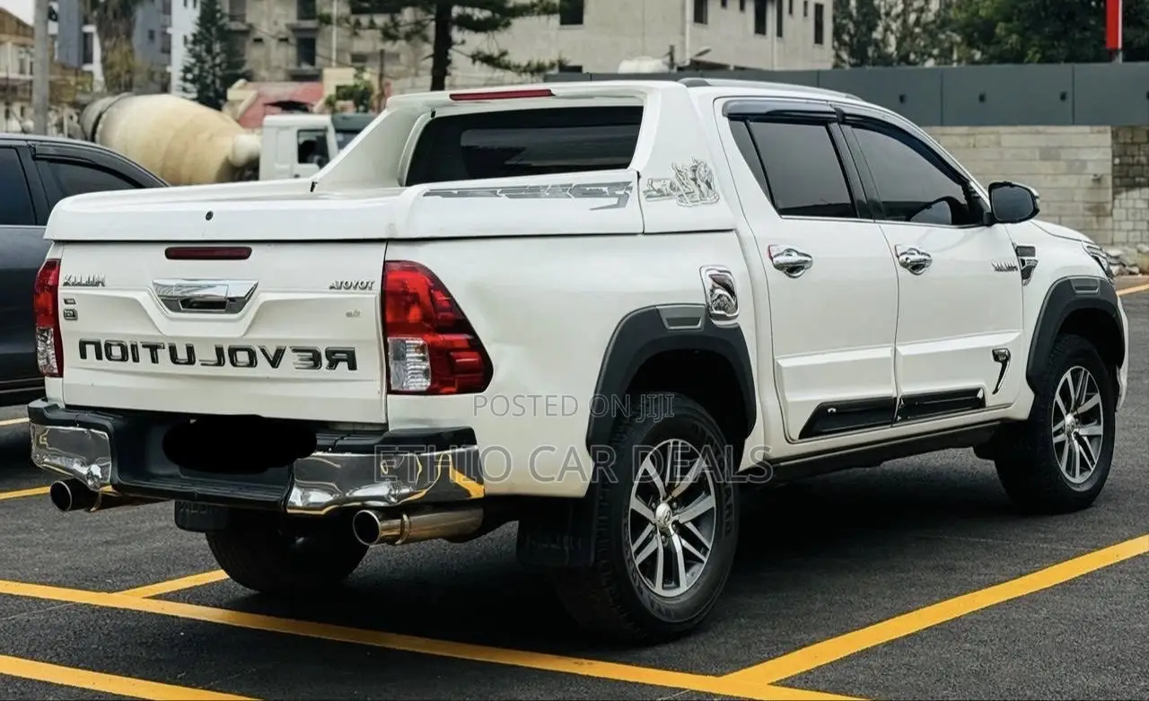 Toyota Hilux 2019 White