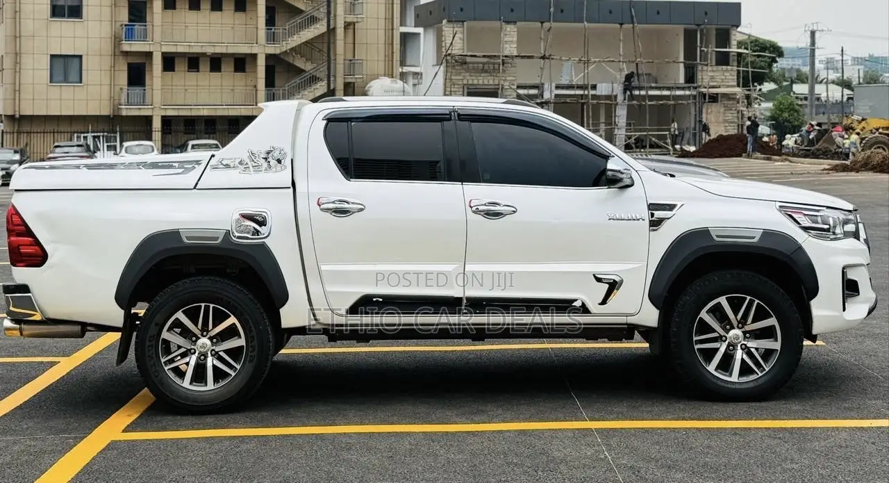 Toyota Hilux 2019 White