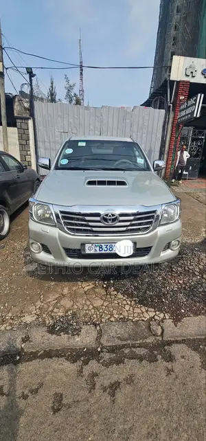 Toyota Hilux 2013 Silver