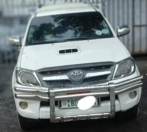 Toyota Hilux 2010 White