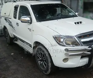 Toyota Hilux 2010 White