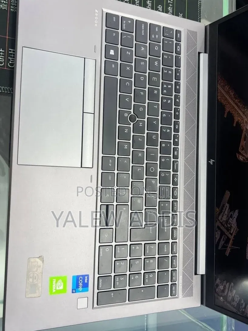 New Laptop HP ZBook Firefly G8 16GB Intel Core i7 SSD 512GB