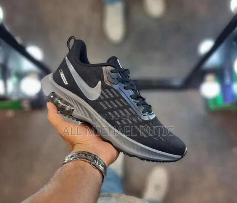 Nike Zoom Running Structure Shoes