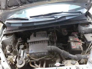 Toyota Vitz 2001 Silver