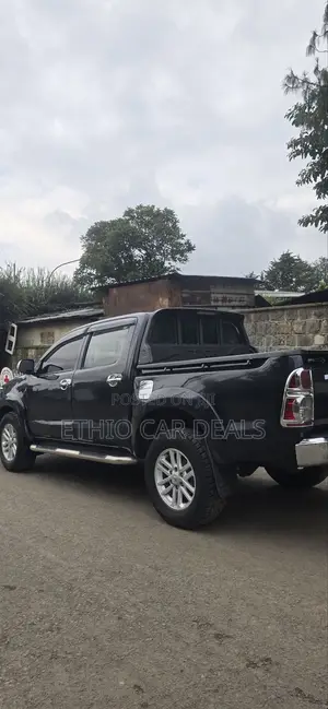 Toyota Hilux 2012 Black
