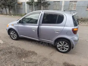 Toyota Vitz 2004 Silver