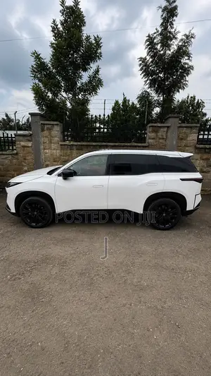 Toyota bZ3 2025 White