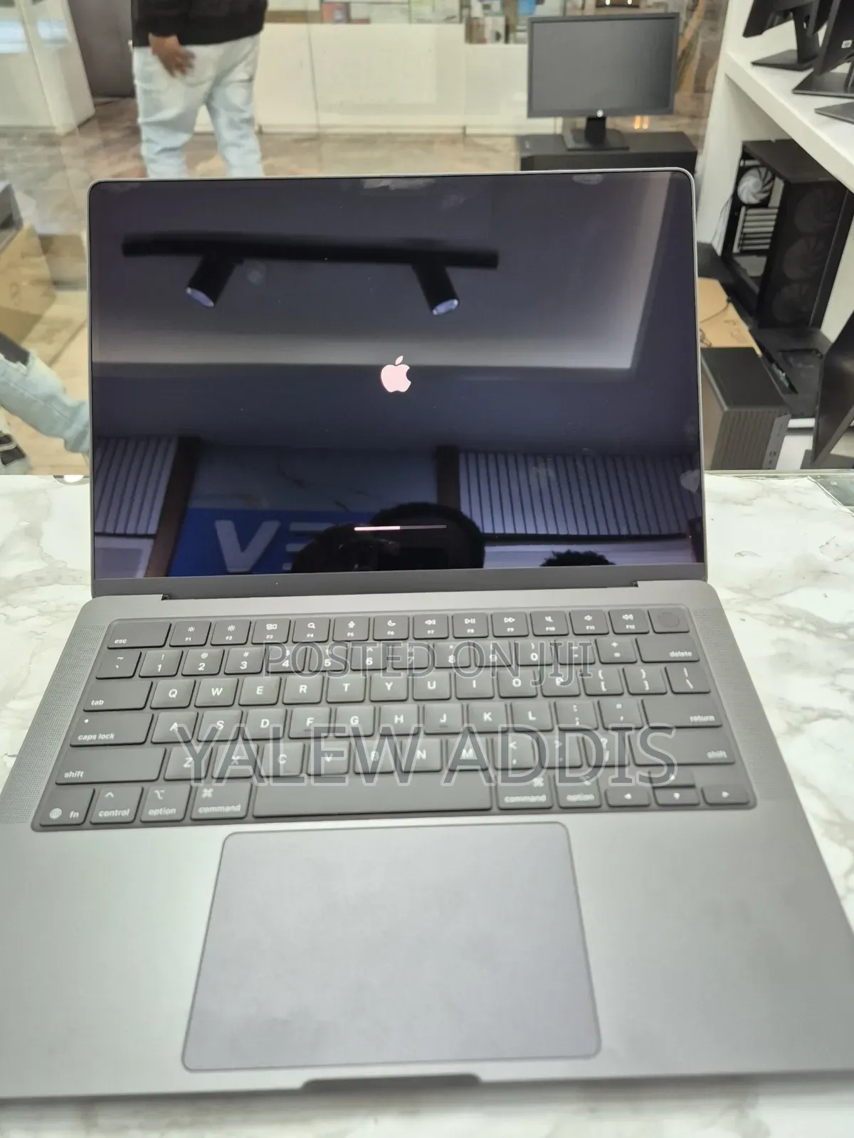 New Laptop Apple MacBook Pro 2025 M5 16GB Apple M5 SSD 1T