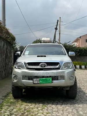 Toyota Hilux 2010 Silver