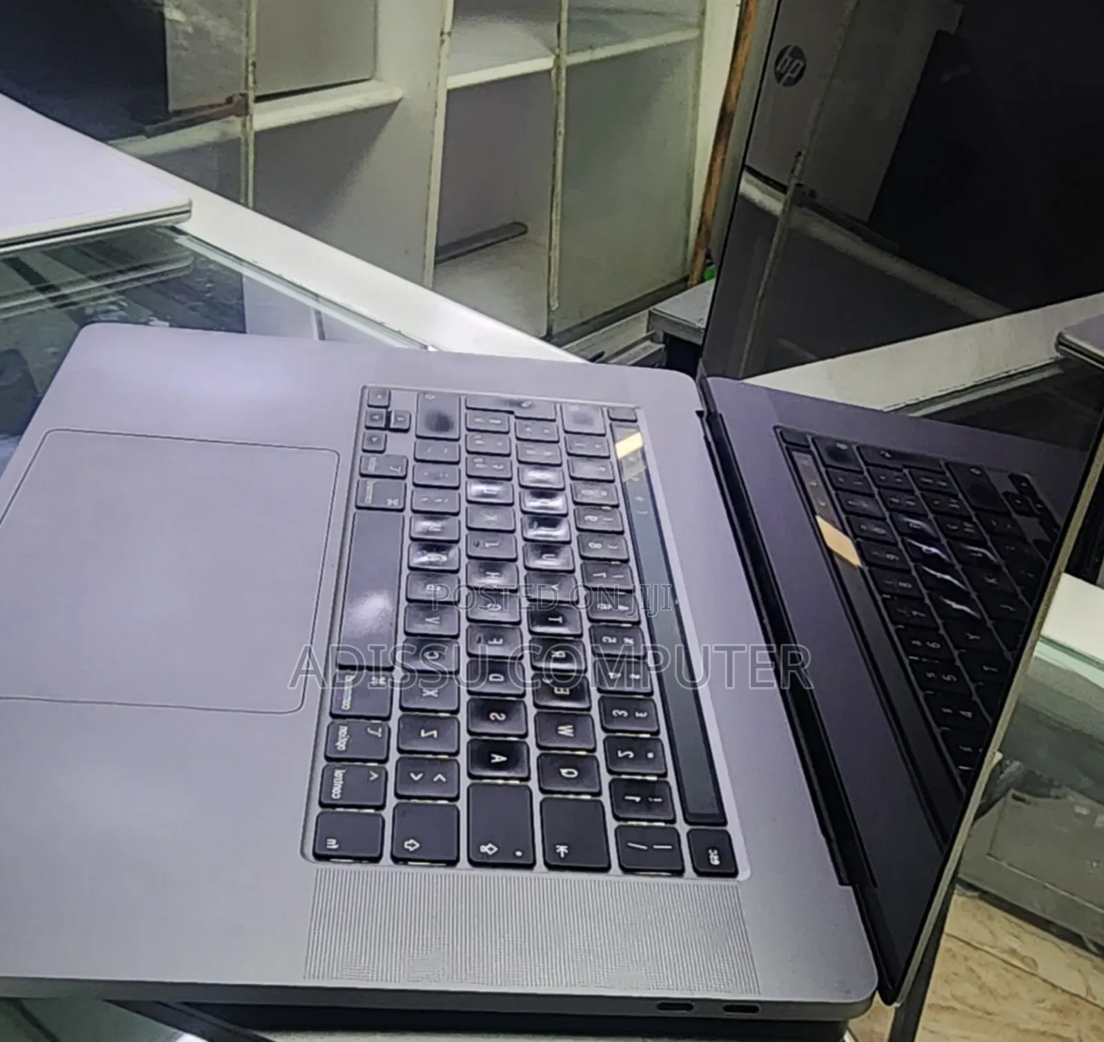 New Laptop Apple MacBook Pro 2019 16GB Intel Core i7 SSD 512GB