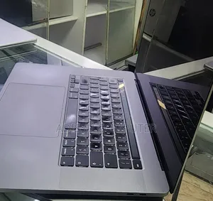 New Laptop Apple MacBook Pro 2019 16GB Intel Core i7 SSD 512GB
