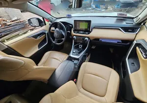 Toyota RAV4 2021 Green