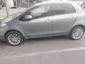 Toyota Yaris 2010 Silver