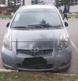 Toyota Yaris 2010 Silver