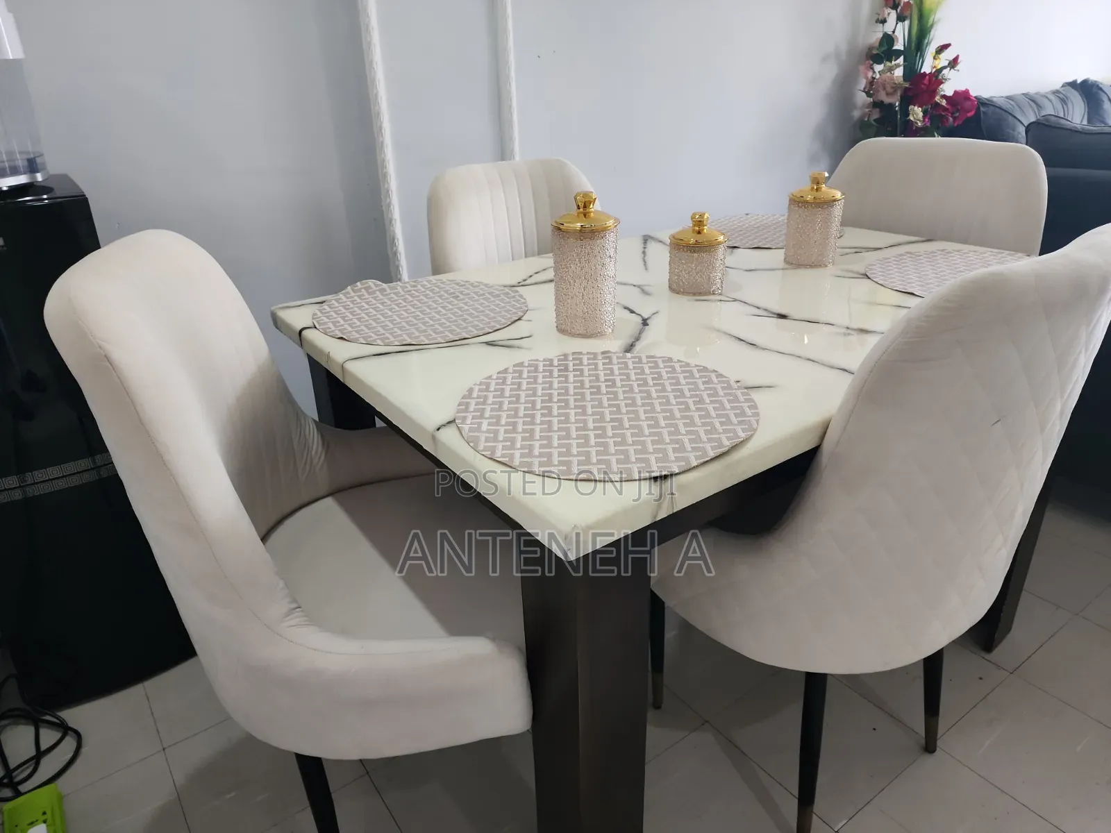 የምግብ ጠረጴዛ - Dinning Table