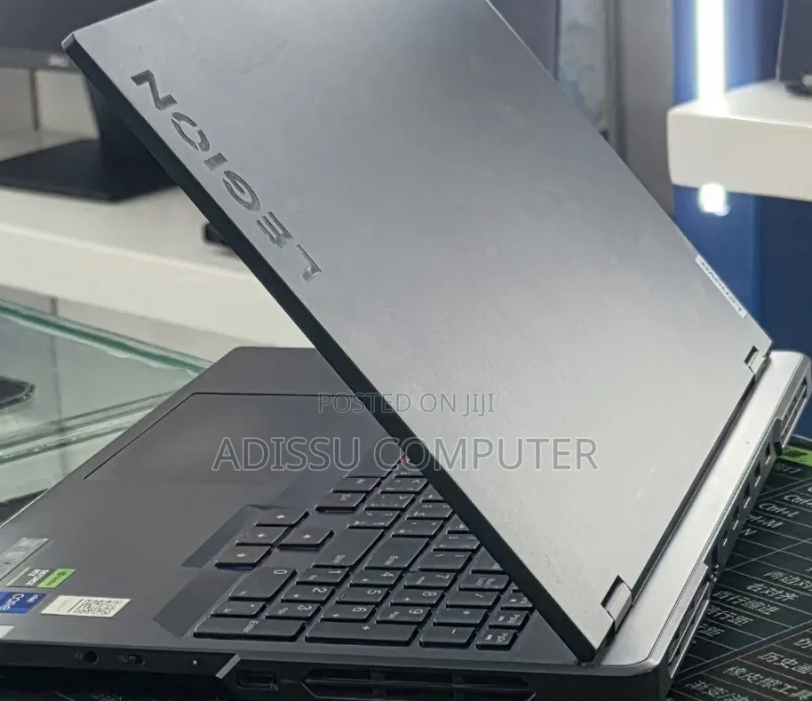 New Laptop Lenovo Legion Pro 7 16GB Intel Core i7 SSD 1T
