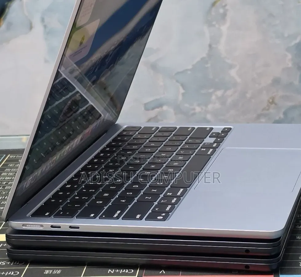 New Laptop Apple MacBook Air 2025 M4 16GB Apple M4 SSD 256GB