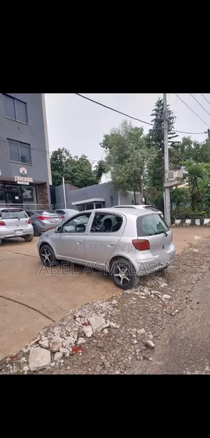 Toyota Vitz 2002 Gray