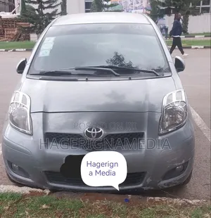 Toyota Yaris 2010 Silver