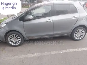 Toyota Yaris 2010 Silver