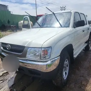 Toyota Hilux 2002 White