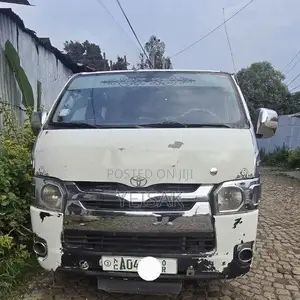 Toyota HiAce 2010 White