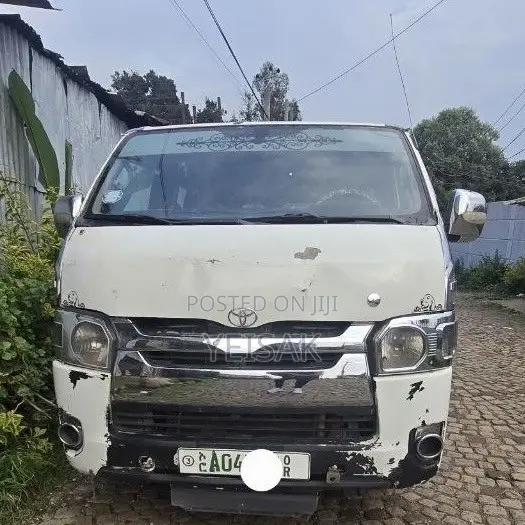 Toyota HiAce 2010 White