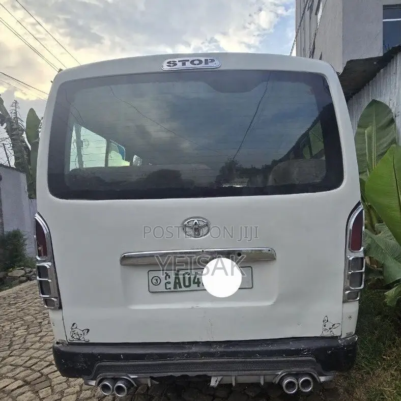 Toyota HiAce 2010 White