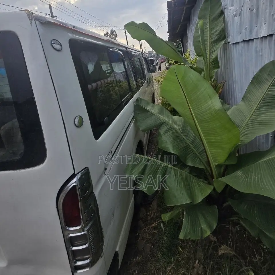 Toyota HiAce 2010 White
