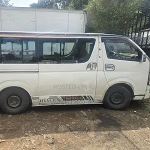 Toyota HiAce 2010 White