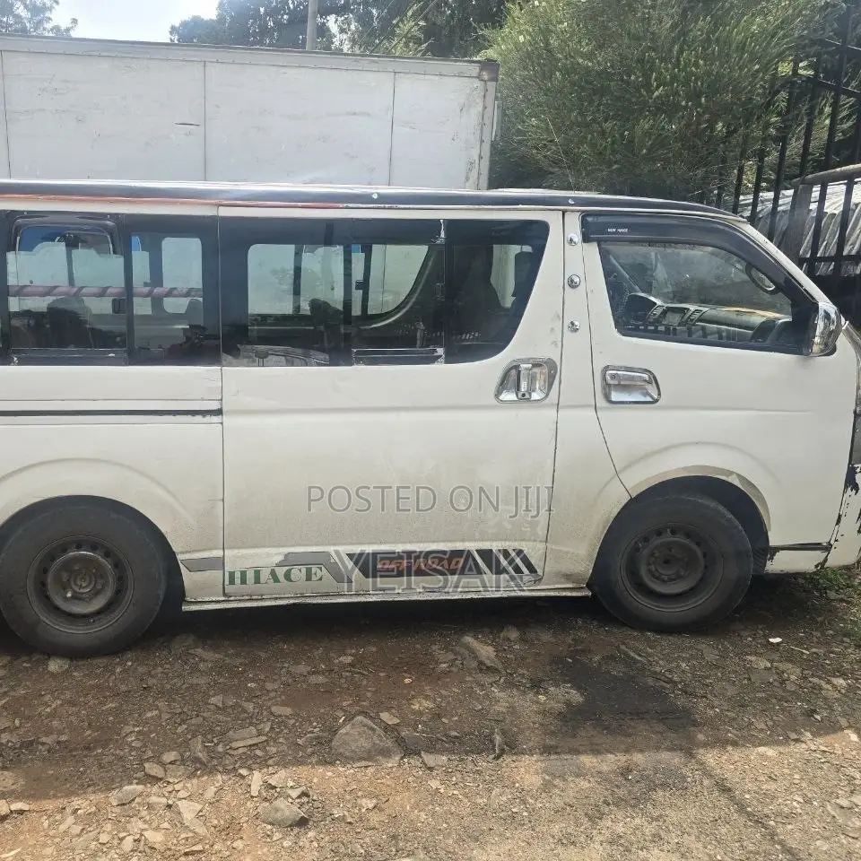 Toyota HiAce 2010 White