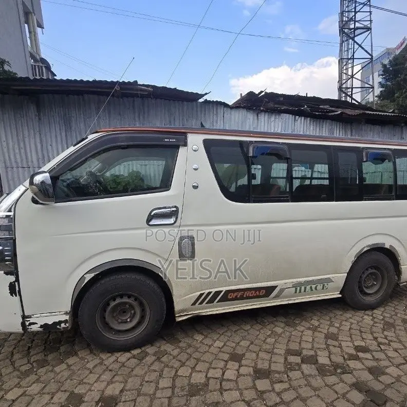 Toyota HiAce 2010 White