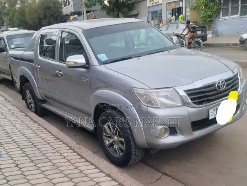 Toyota Hilux 2015 Silver