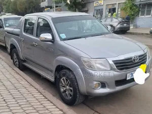 Toyota Hilux 2015 Silver