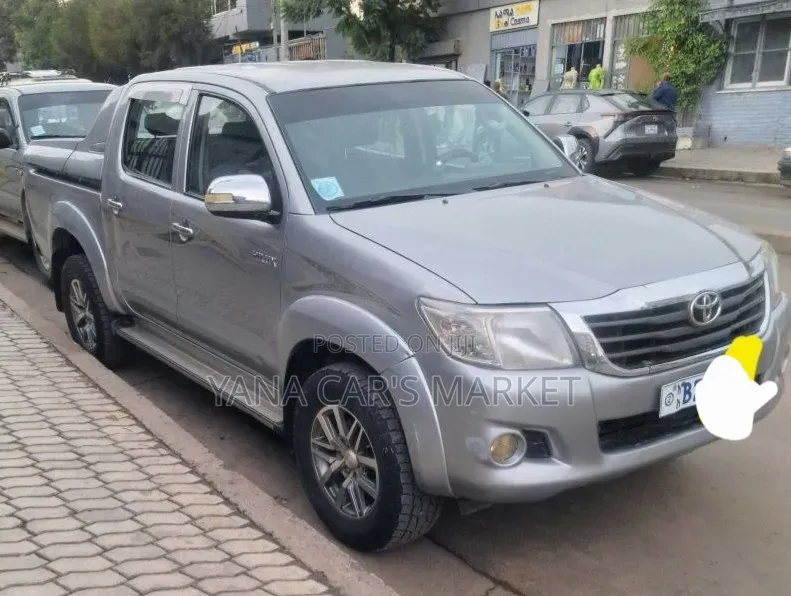 Toyota Hilux 2015 Silver