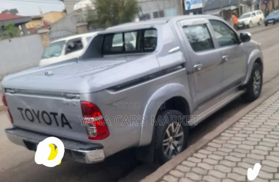 Toyota Hilux 2015 Silver