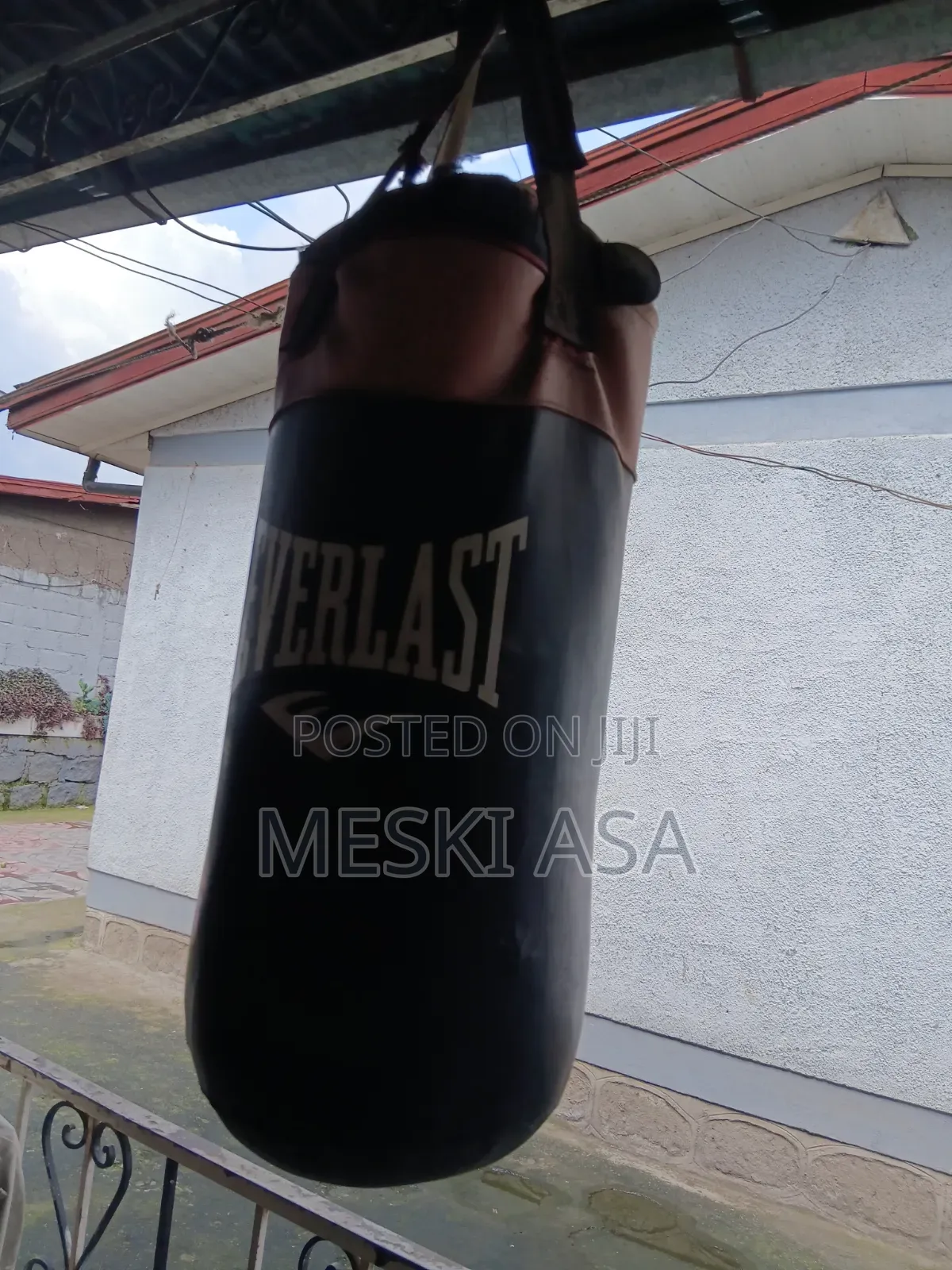 Everlast Heavy Boxing Punching Bag – Used