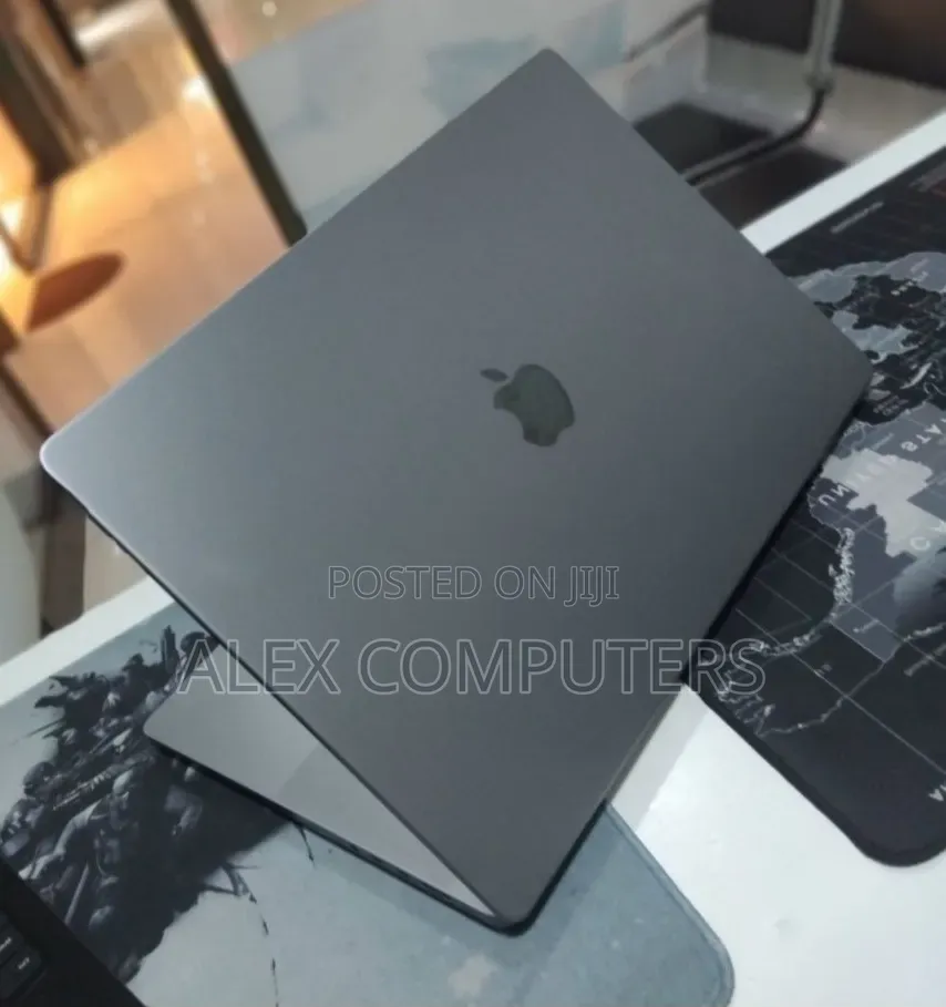 New Laptop Apple MacBook 64GB Apple M1 Max SSD 1T