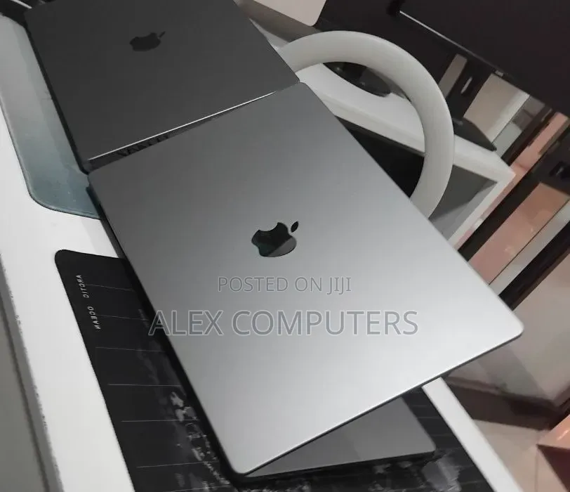 New Laptop Apple MacBook 32GB Apple M1 Max SSD 1T