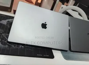 New Laptop Apple MacBook 32GB Apple M1 Max SSD 1T
