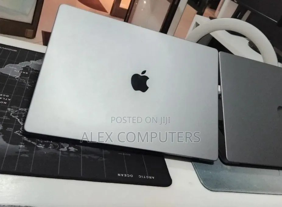 New Laptop Apple MacBook 32GB Apple M1 Max SSD 1T