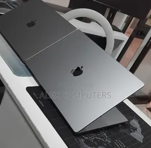 New Laptop Apple MacBook 32GB Apple M1 Max SSD 1T