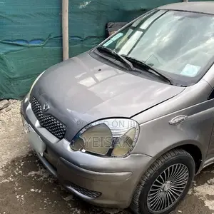 Toyota Vitz 2004 Silver