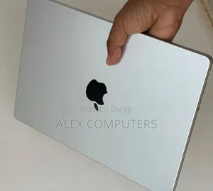 New Laptop Apple MacBook 16GB Apple M4 SSD 512GB