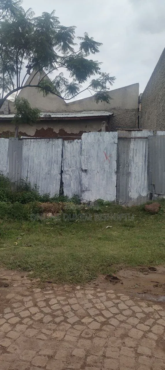7bdrm House in Bishoftu Debrezeyet, Oromia-Finfinne for sale