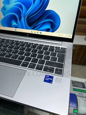 New Laptop HP EliteBook 830 G8 16GB Intel Core i7 SSD 512GB