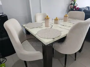 የምግብ ጠረጴዛ Dining